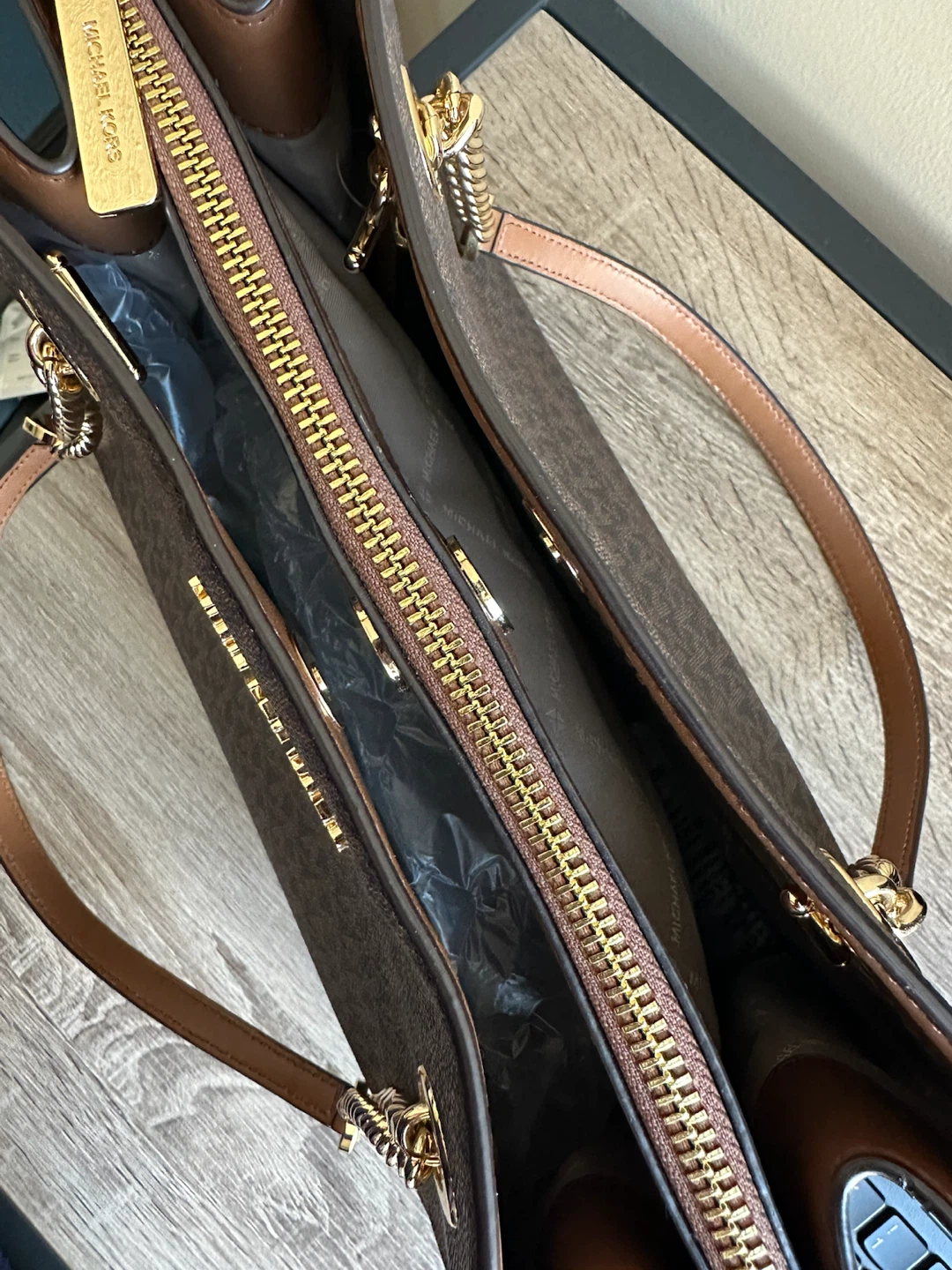 Michael Kors Logo Tote Bag - photo 4
