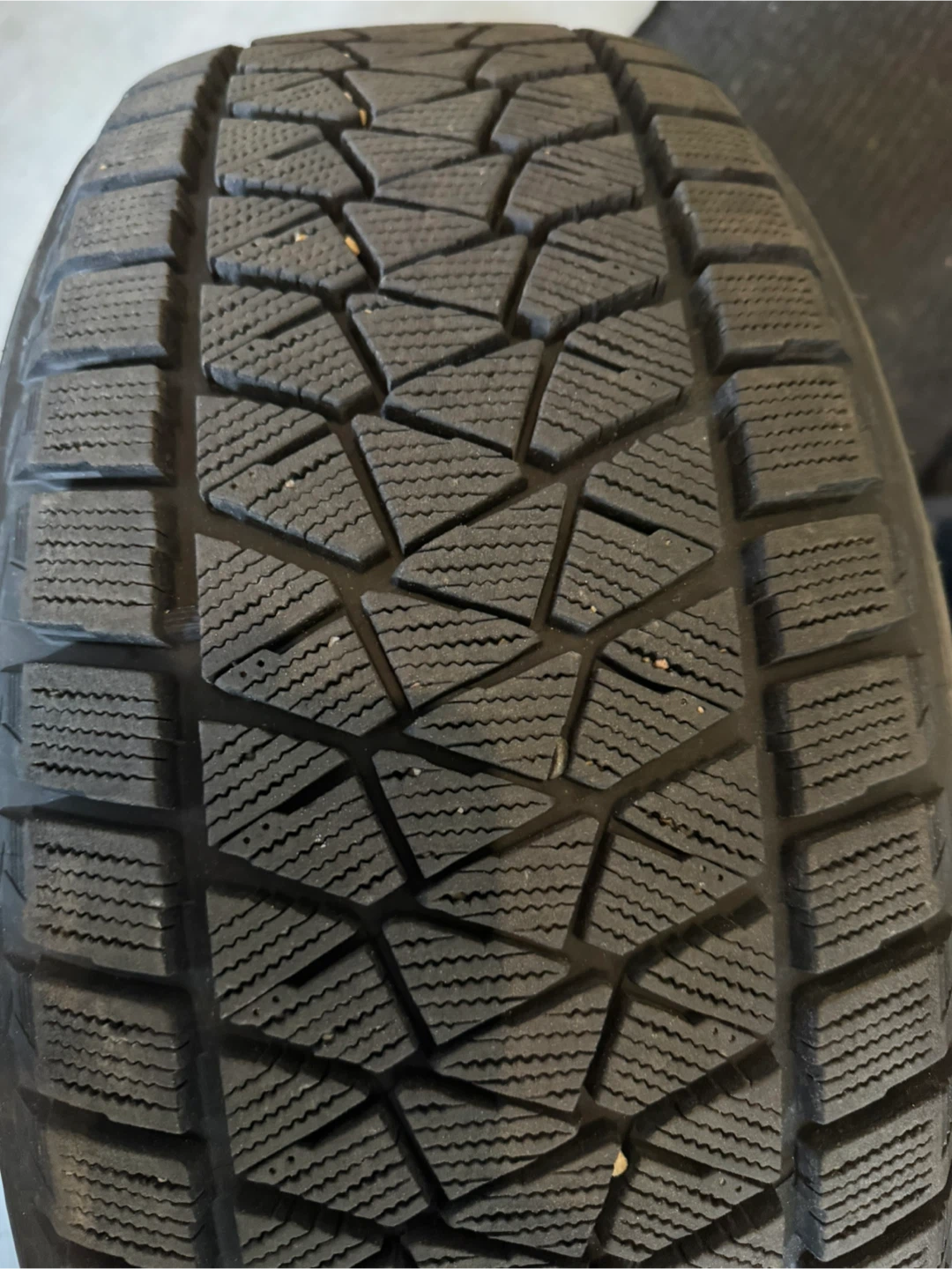 Bridgestone Blizzak DM-V2 Tire P245/50R20