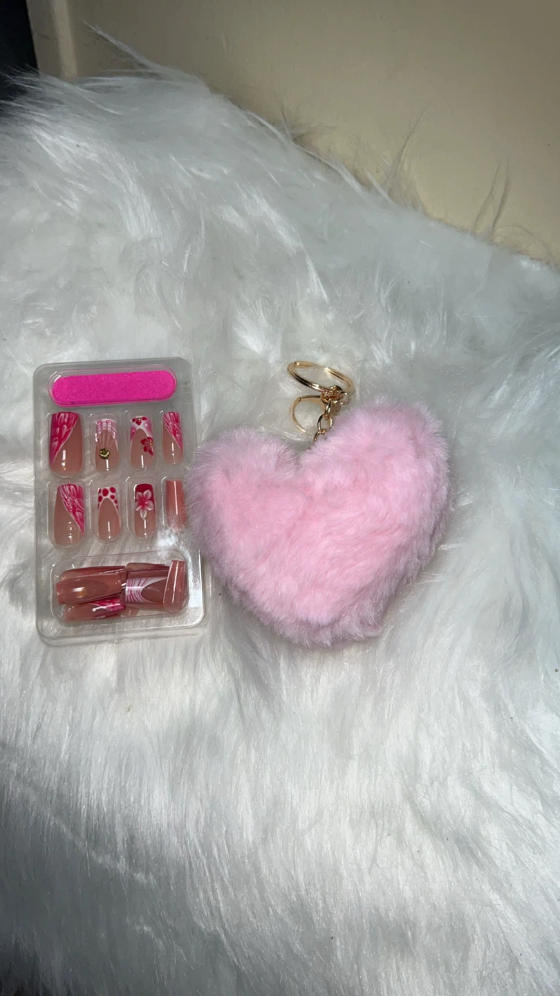 Press-on Nail Set with Pink Heart Keychain