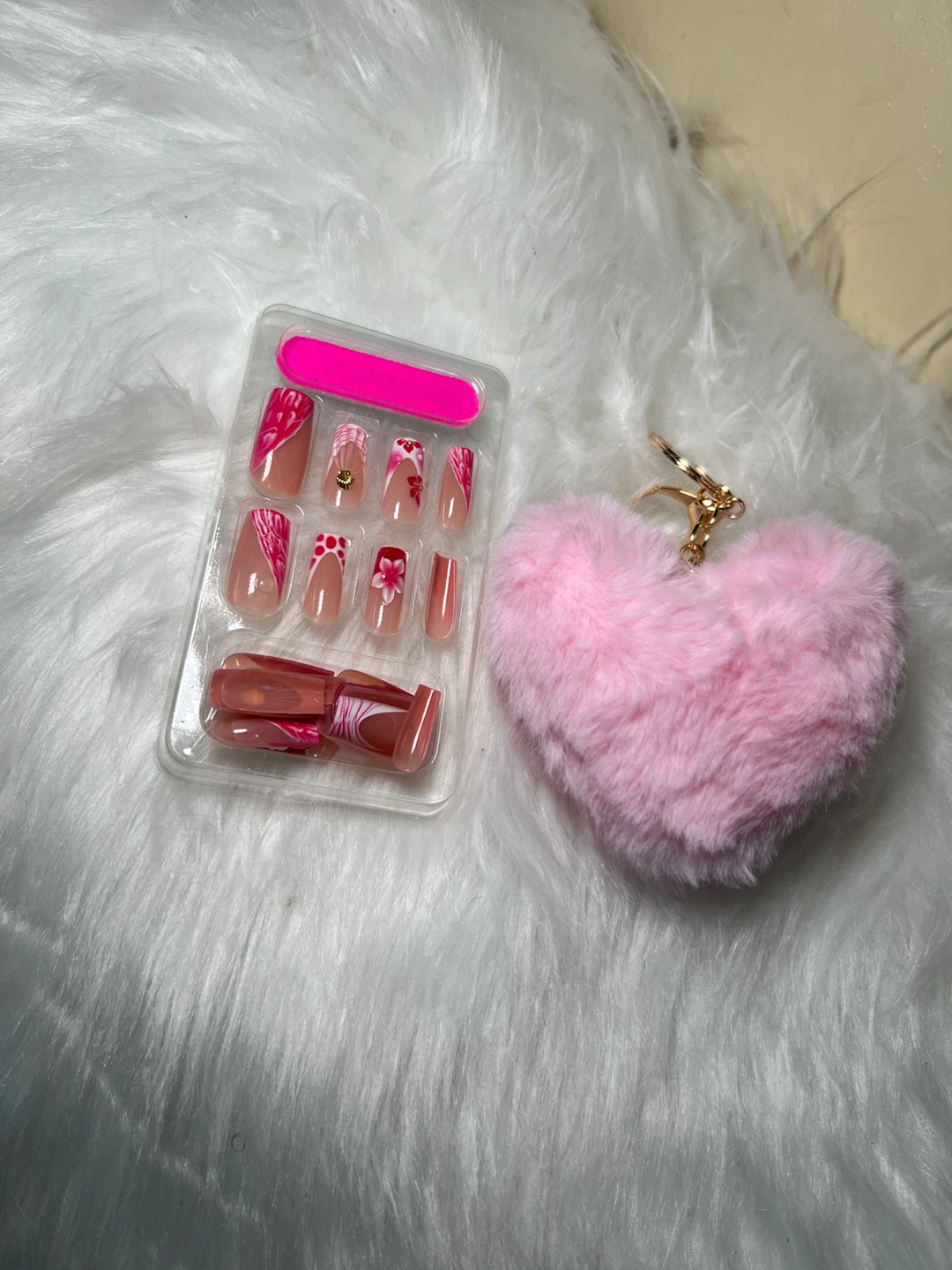Press-on Nail Set with Pink Heart Keychain - photo 2