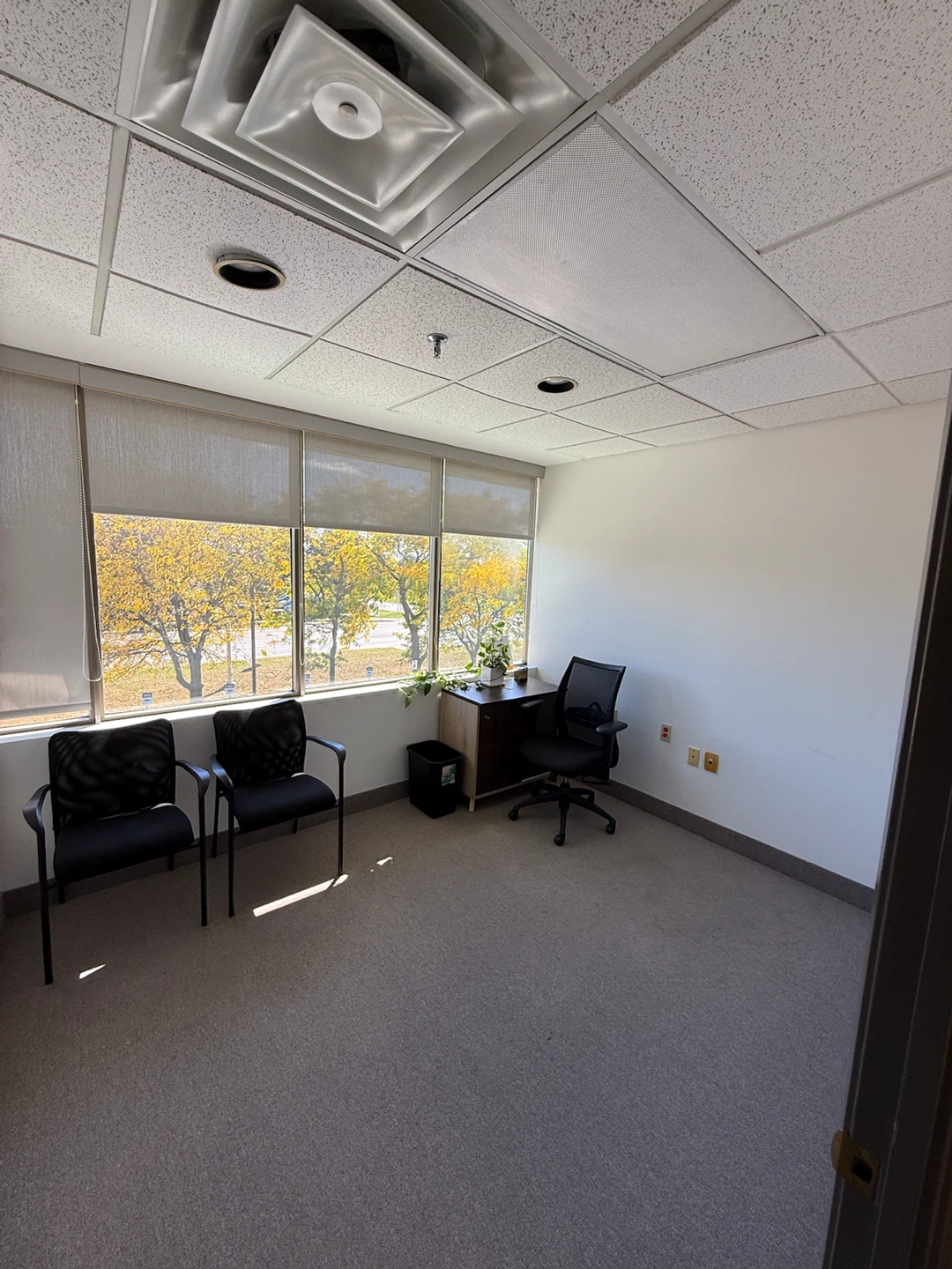 professional private office room for rent - photo 2