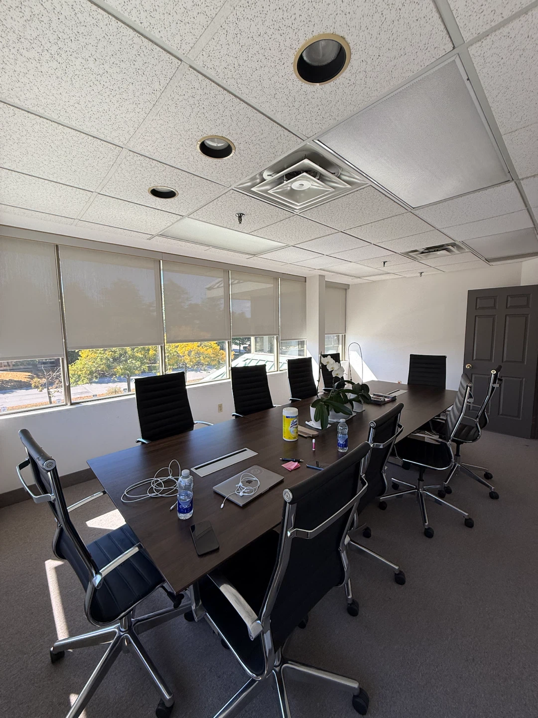 Boardroom size professional private office room - photo 3