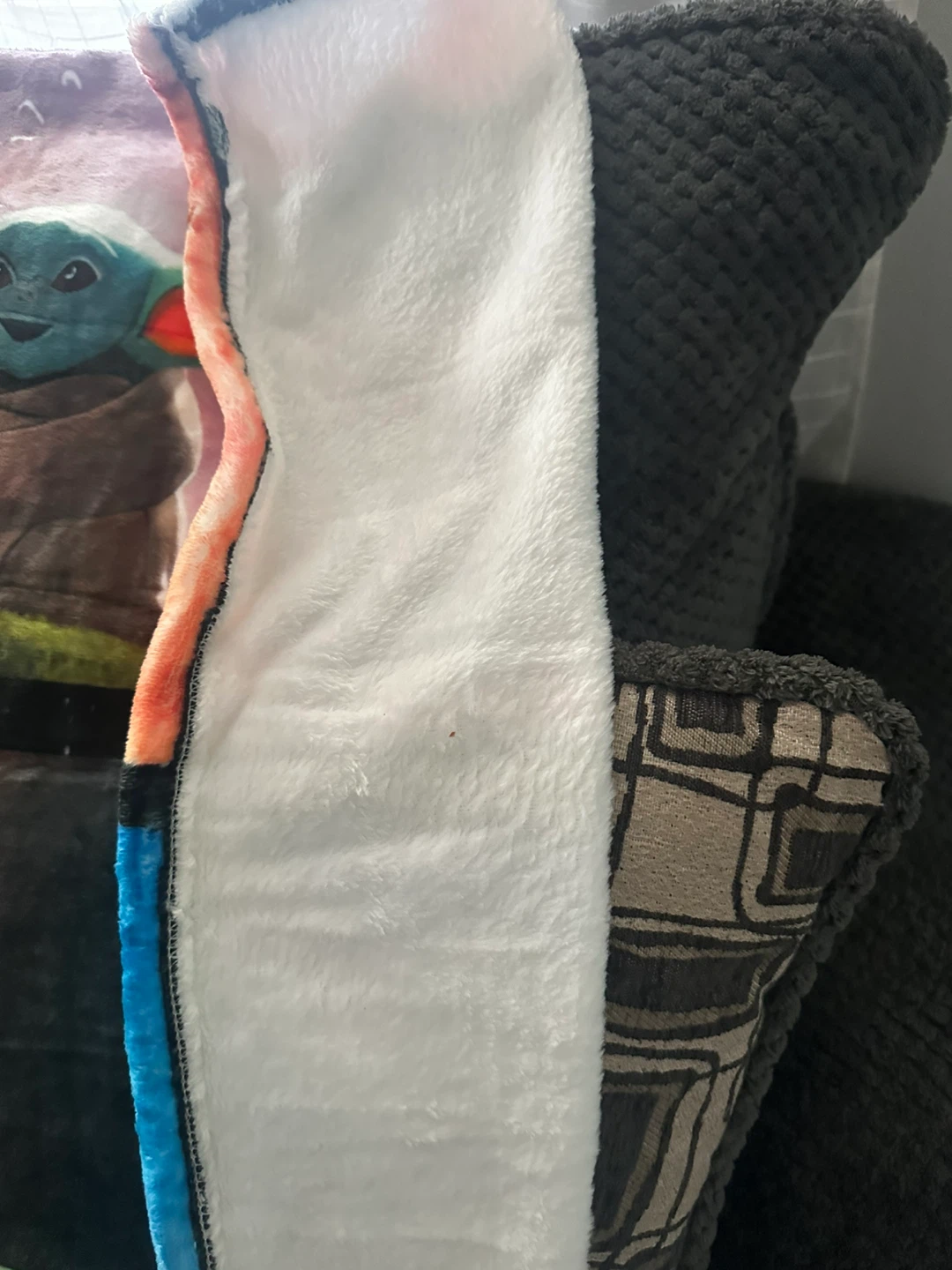 Star Wars The Mandalorian Grogu Fleece Throw Blanket - photo 3