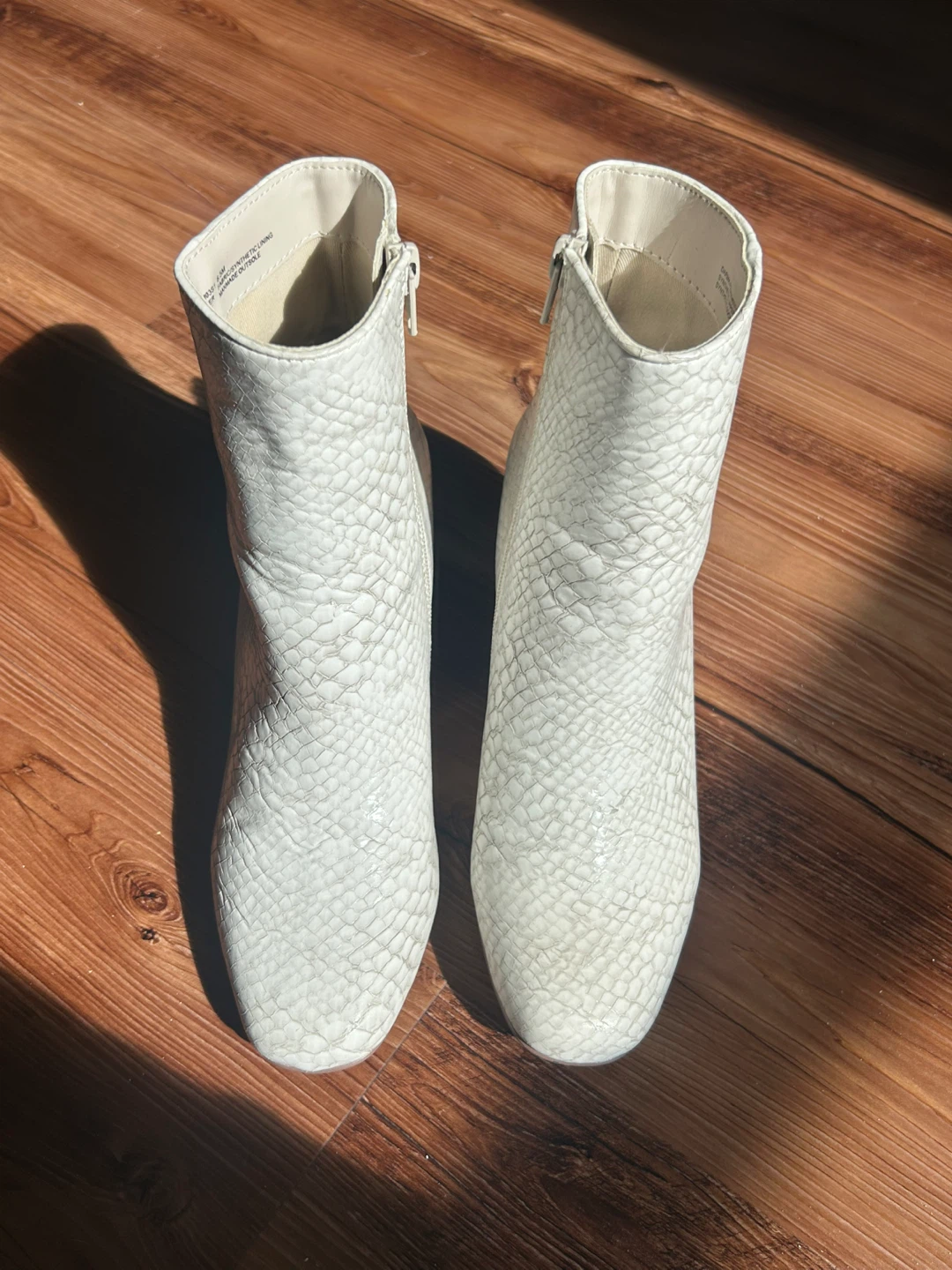 Steve Madden White Snake Print Ankle Boots (size 6.5)