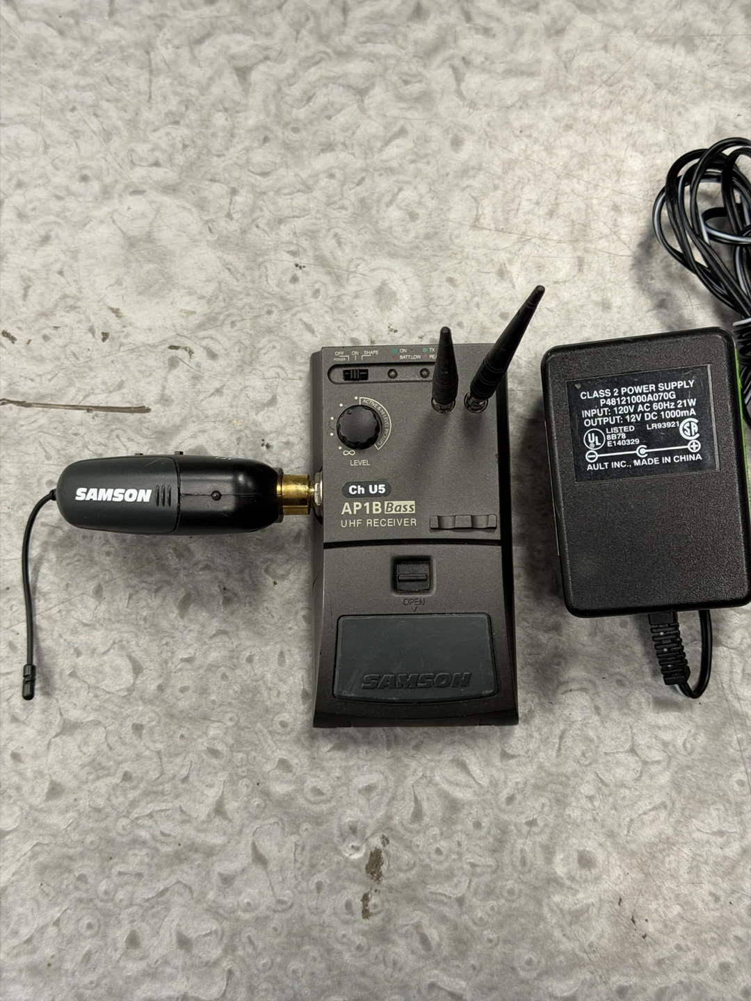 Samson AP1B Bass UHF Receiver System