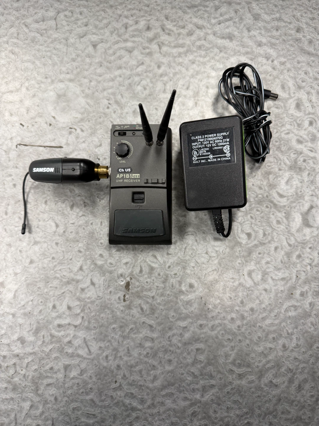 Samson AP1B Bass UHF Receiver System - photo 2
