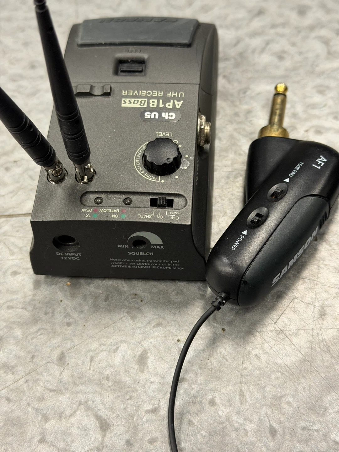 Samson AP1B Bass UHF Receiver System - photo 4