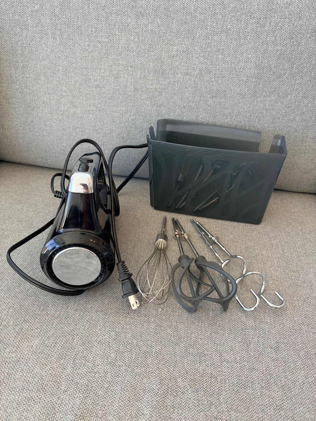 Black+Decker Hand Mixer with Storage Case - photo 5