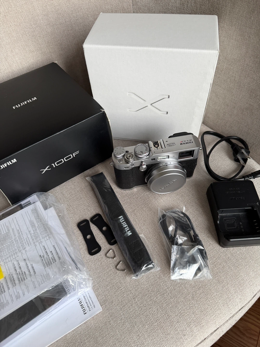 Fujifilm X100F - Excellent Condition - photo 2