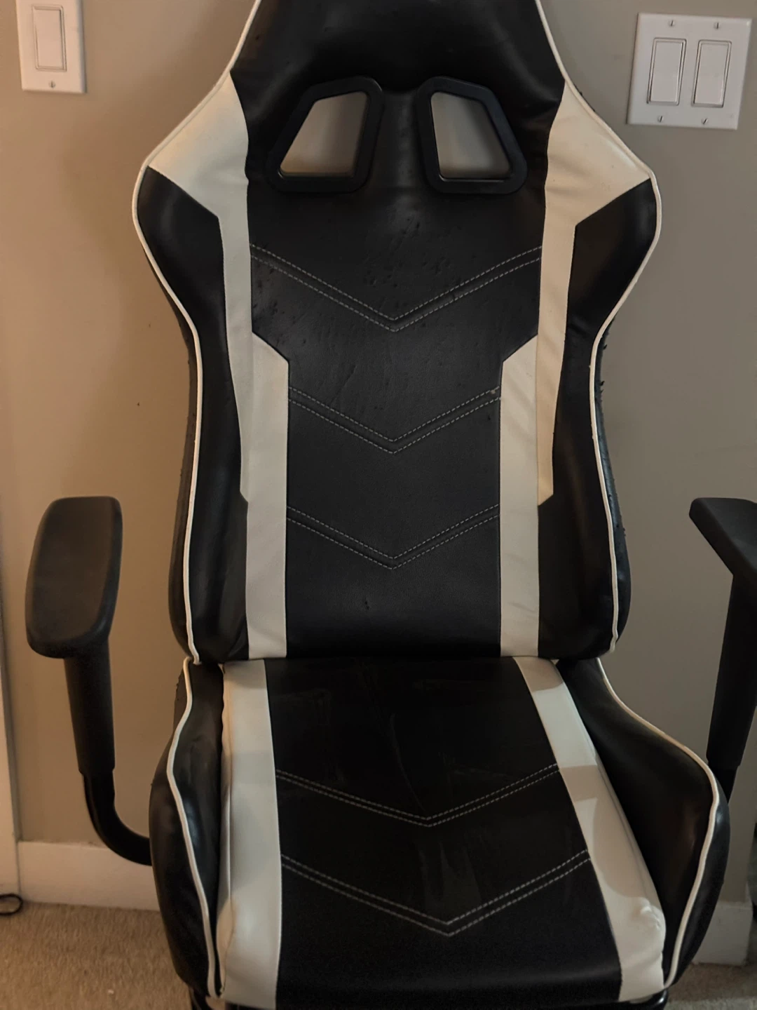Black and white gaming chair - photo 4