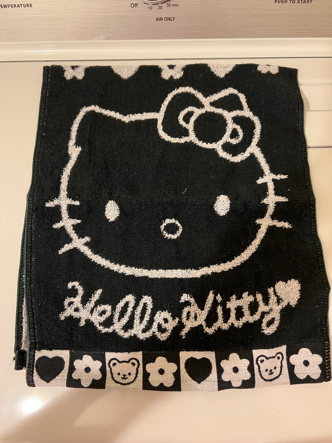 Sanrio Hello Kitty Hand Towel - photo 2