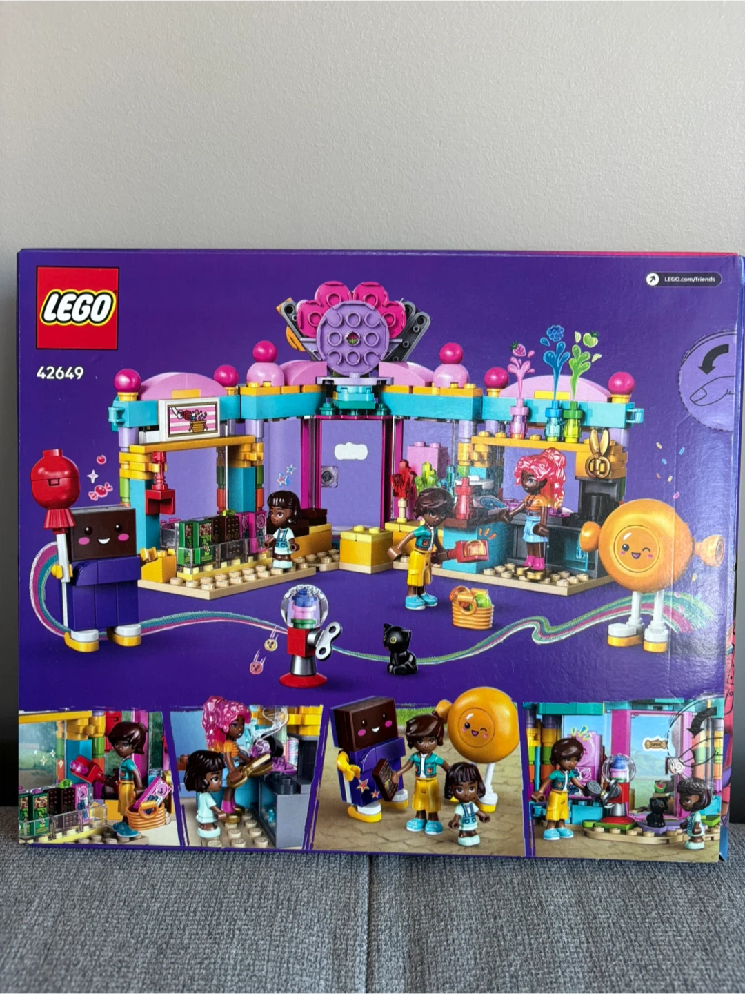 LEGO Friends Heartlake City Candy Store 42649 - photo 2