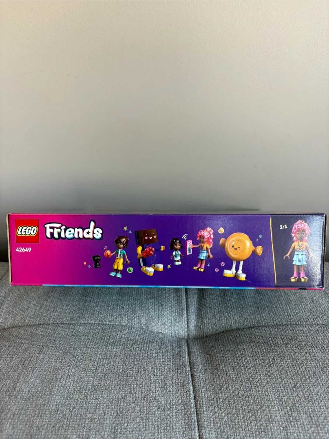 LEGO Friends Heartlake City Candy Store 42649 - photo 4