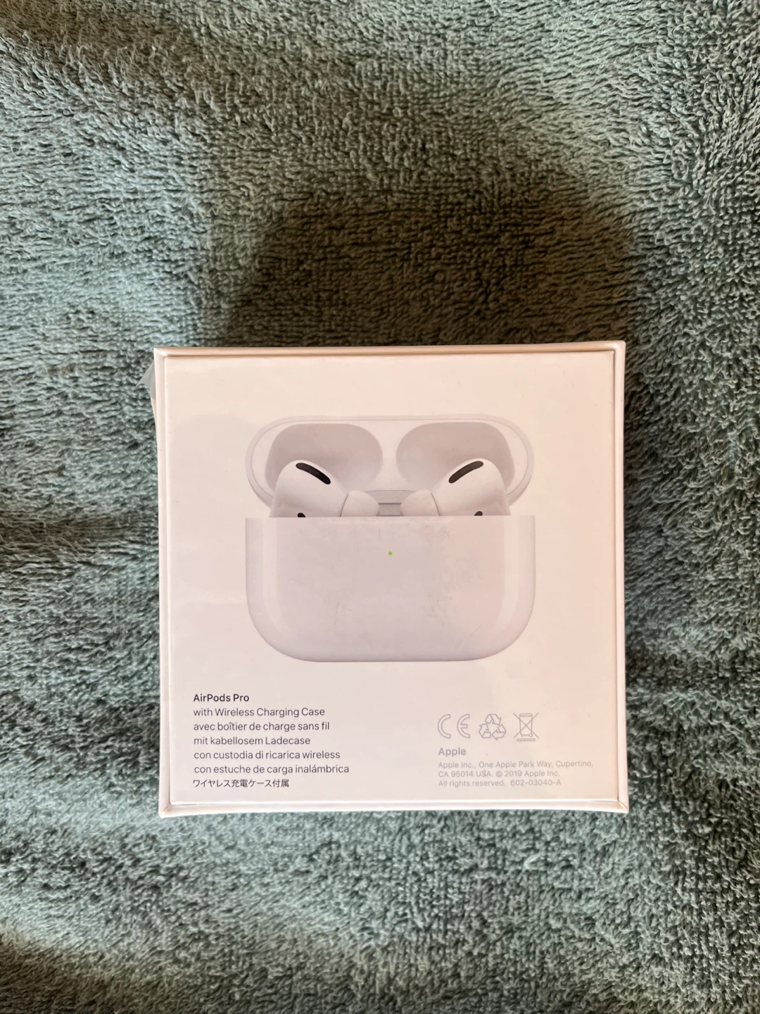 Apple AirPods Pro with Wireless Charging Case - photo 2