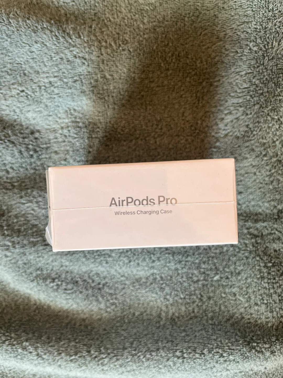 Apple AirPods Pro with Wireless Charging Case - photo 4