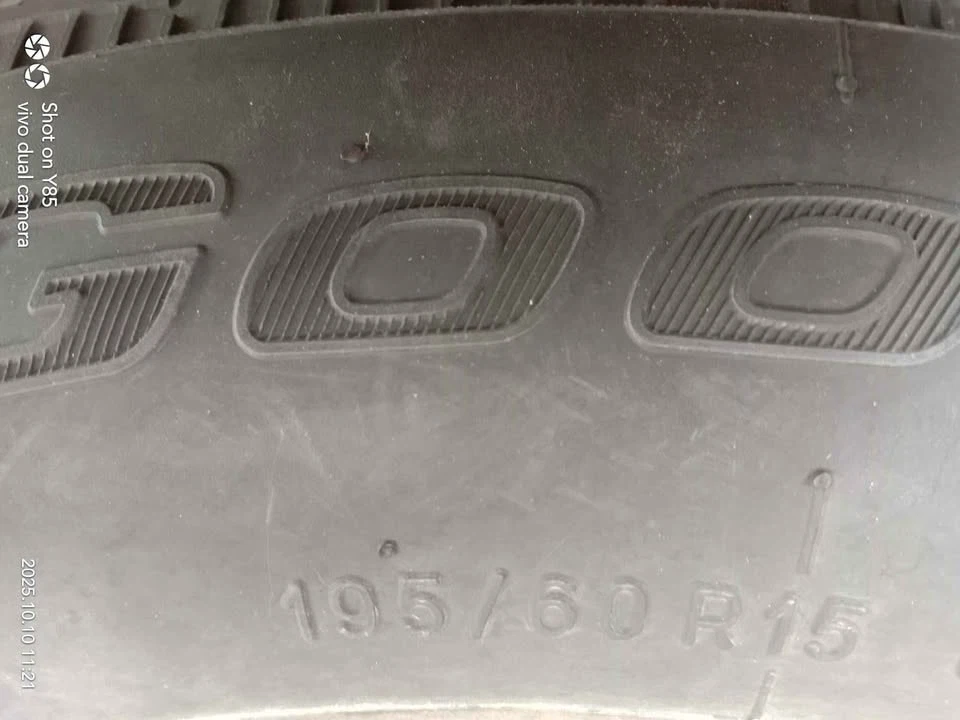 Set of 4 Tires with Rims 195/60 R15 - photo 2