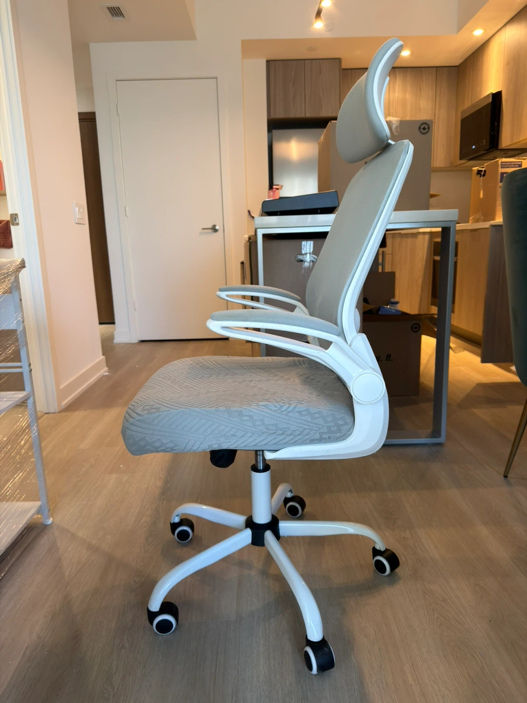 Ergonomic Office Chair with Adjustable Headrest - photo 2