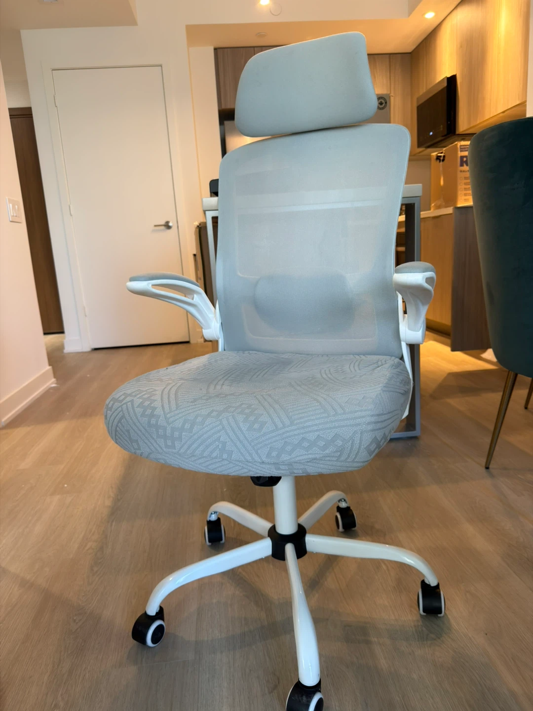 Ergonomic Office Chair with Adjustable Headrest - photo 3