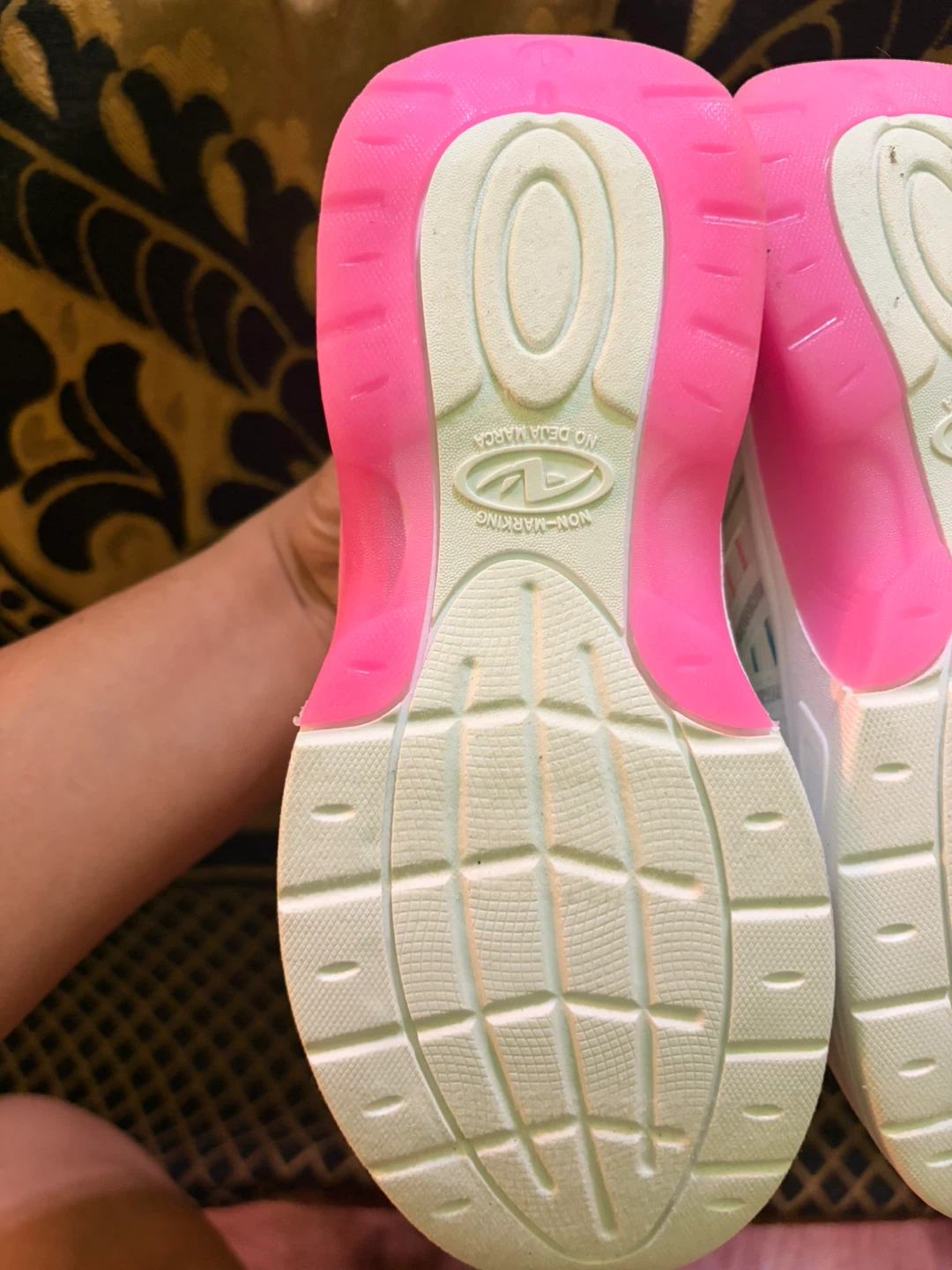 New light up athletic works shoes size 1 girls - photo 5