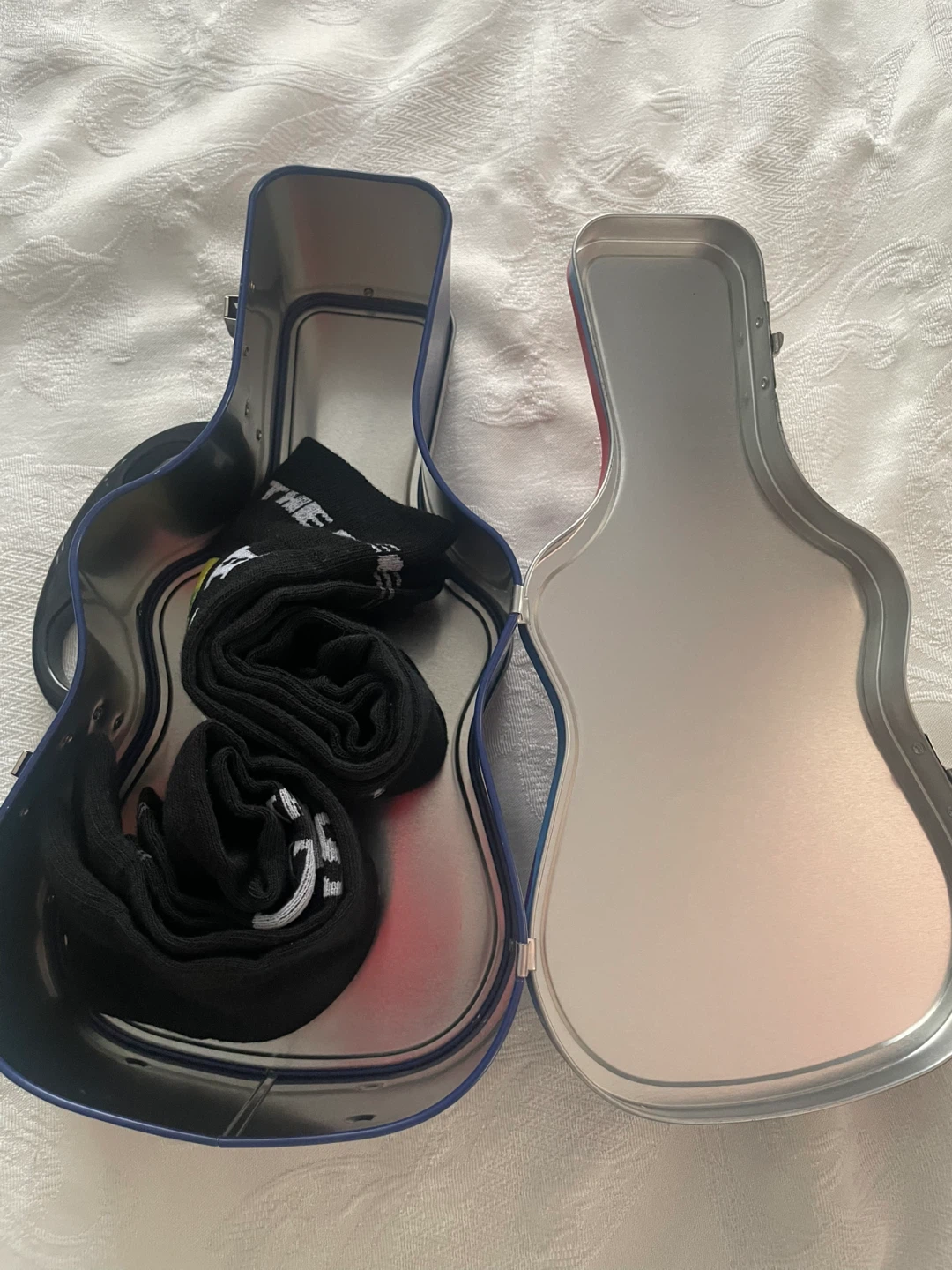 NEW! The Beatles Sock Set in Guitar Tin - photo 4