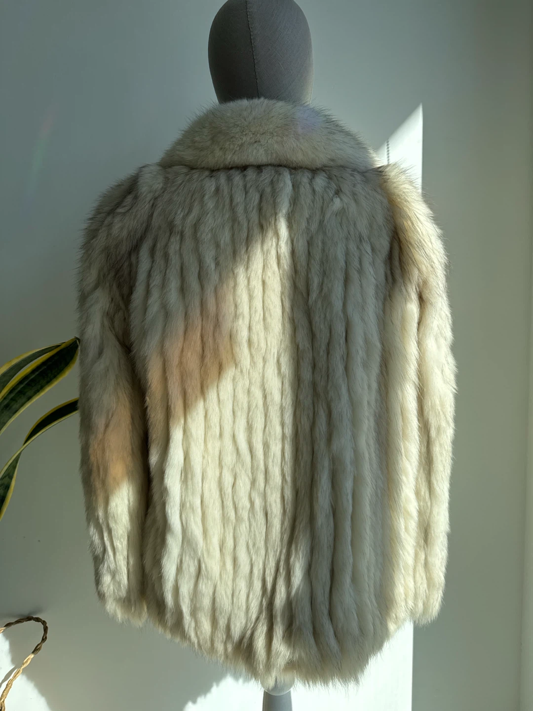 Saga Fox Fur Coat - Size 14 (Fits like M) - photo 2