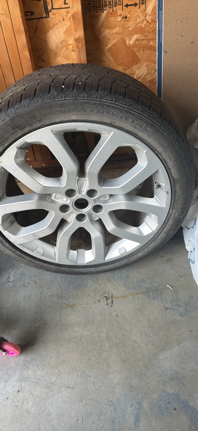 Continental 275/40R22 Tire with Rim