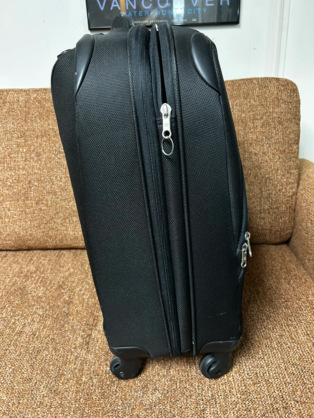 Samsonite Black Expandable Carry-on Suitcase - photo 2