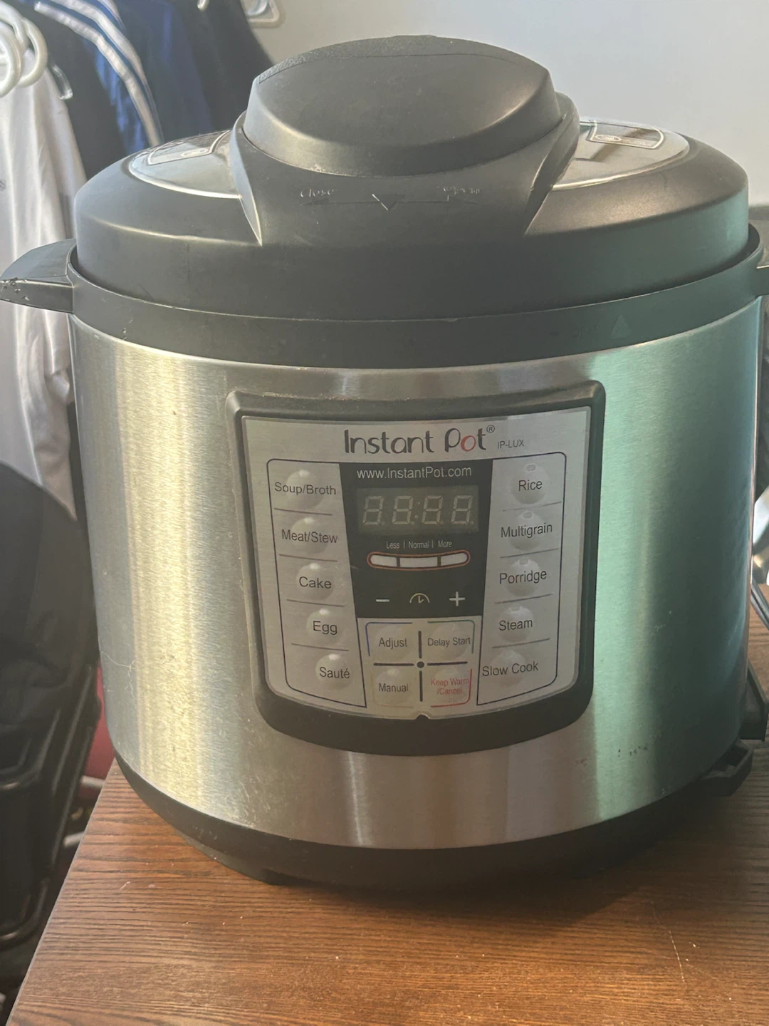 Instant Pot IP-LUX Pressure Cooker