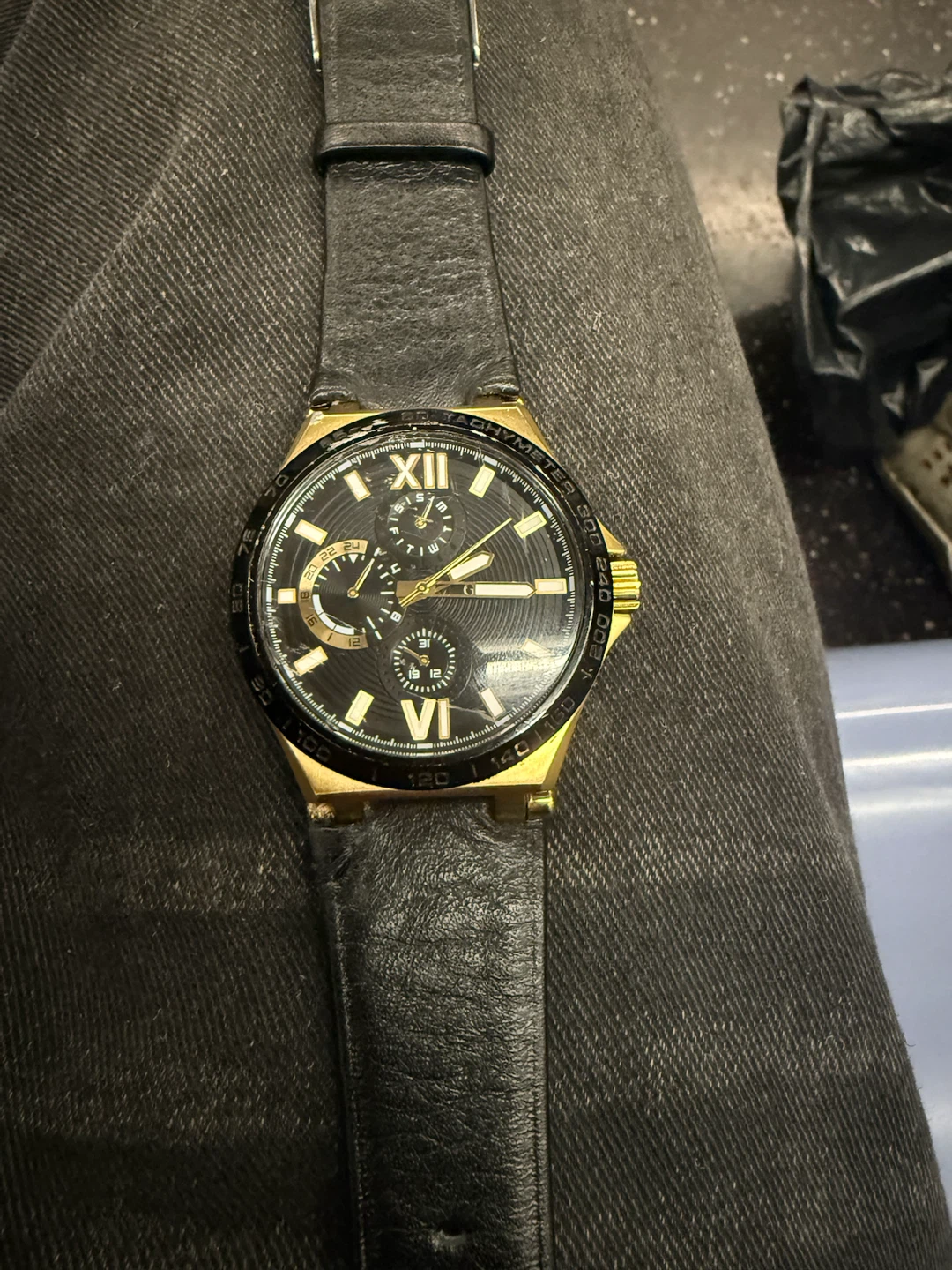 Gold-Tone Chronograph Watch with Black Leather Strap - photo 4