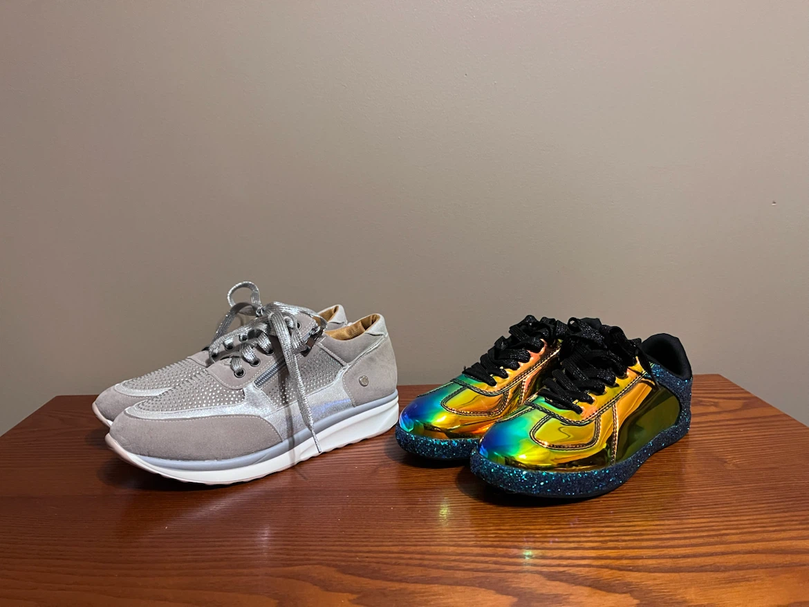 LADIES SNEAKERS (Size 7)