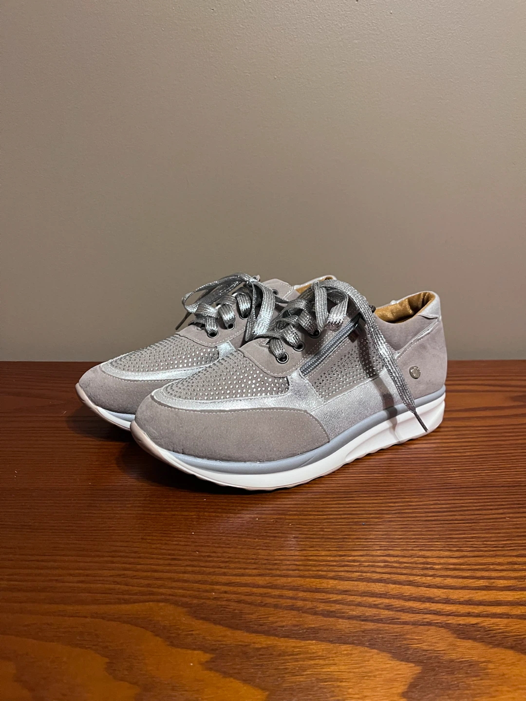 LADIES SNEAKERS (Size 7) - photo 5