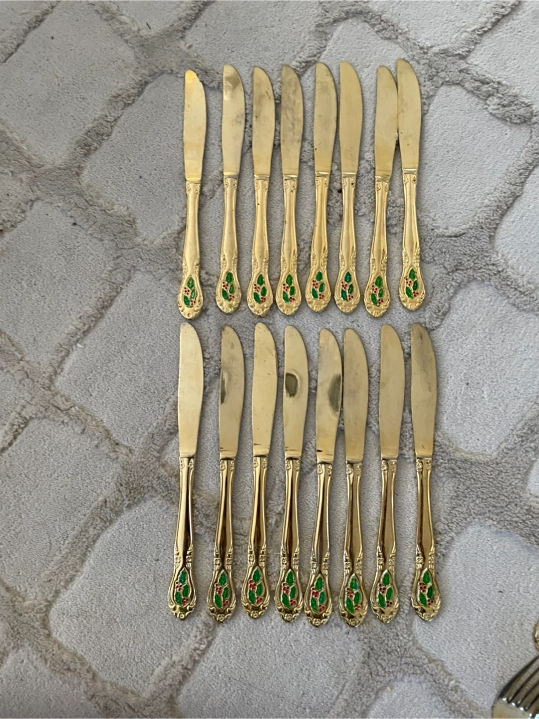 Holly Berry Flatware Gold Tone Stainless 5 piece) place setting - photo 2