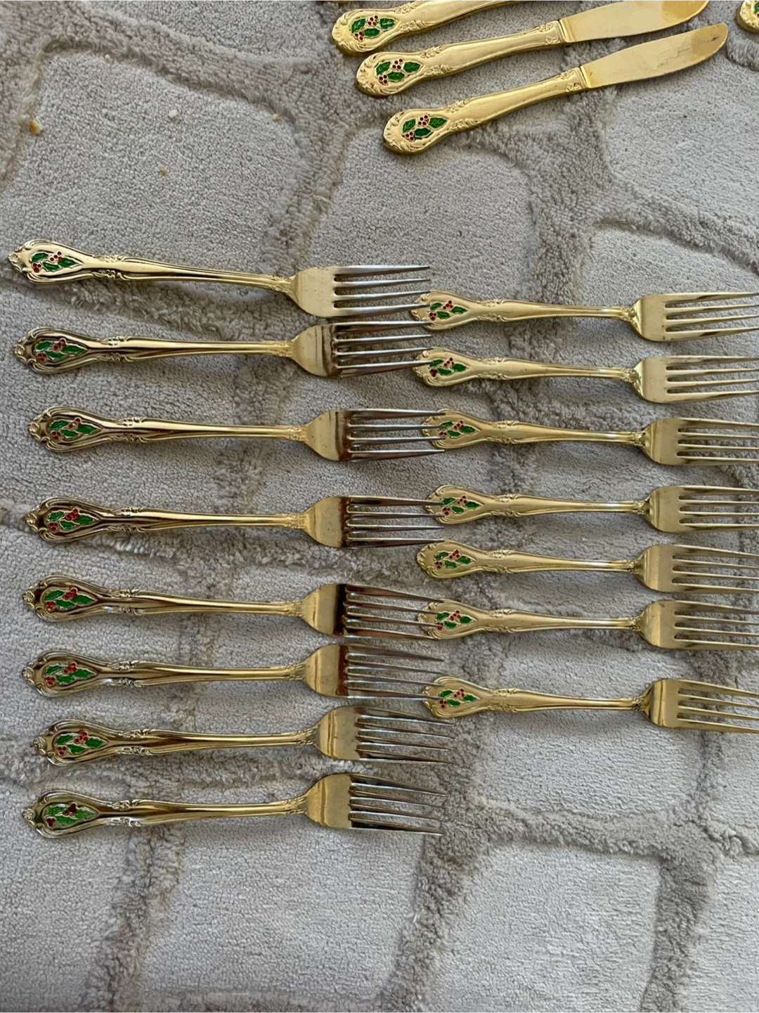 Holly Berry Flatware Gold Tone Stainless 5 piece) place setting - photo 3