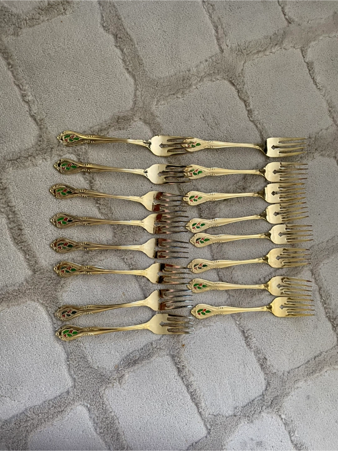 Holly Berry Flatware Gold Tone Stainless 5 piece) place setting - photo 4