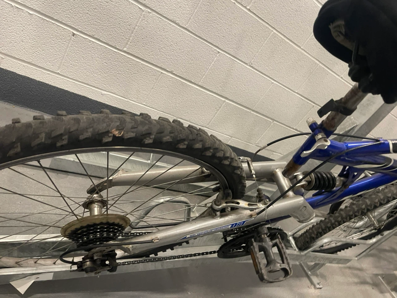 Dual Suspension Mountain Bike