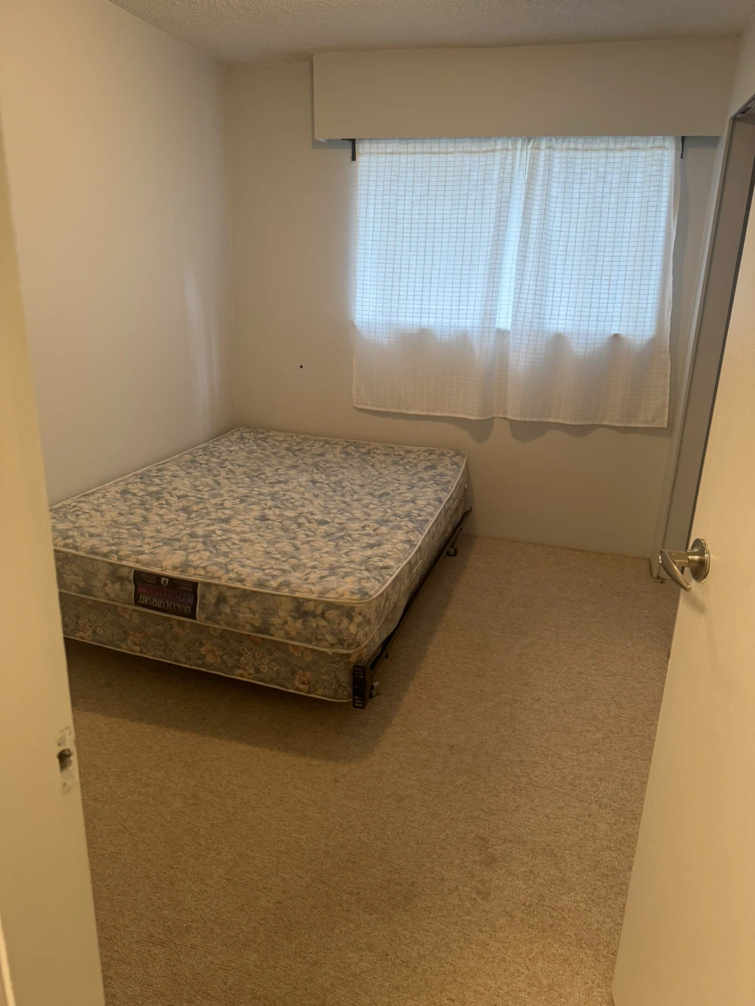Private room to rent - photo 2
