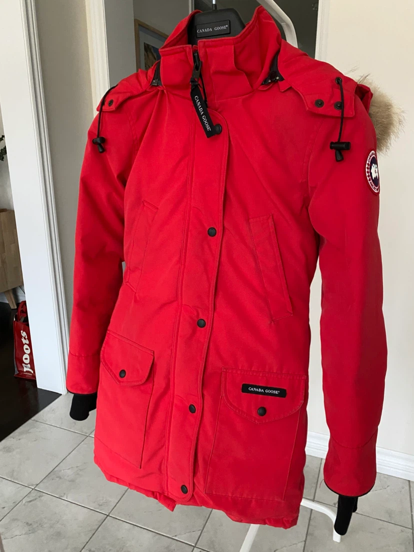 Canada Goose Women’s Red Trillium Down Parka (XXS)
