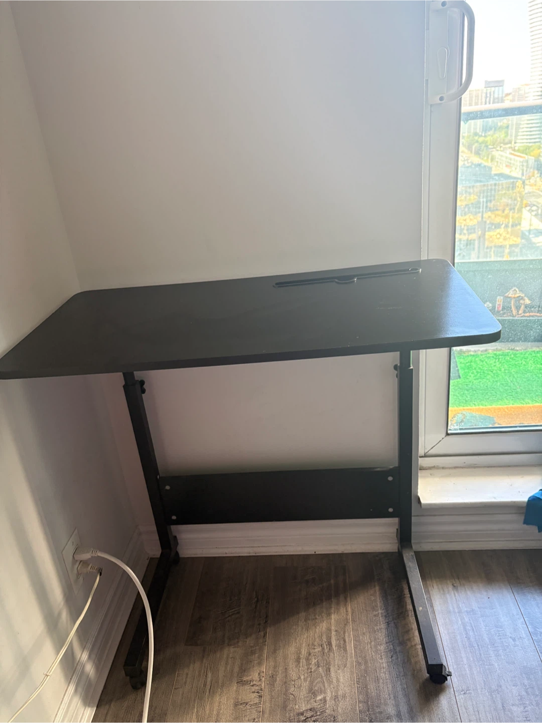 Office/study table - photo 2
