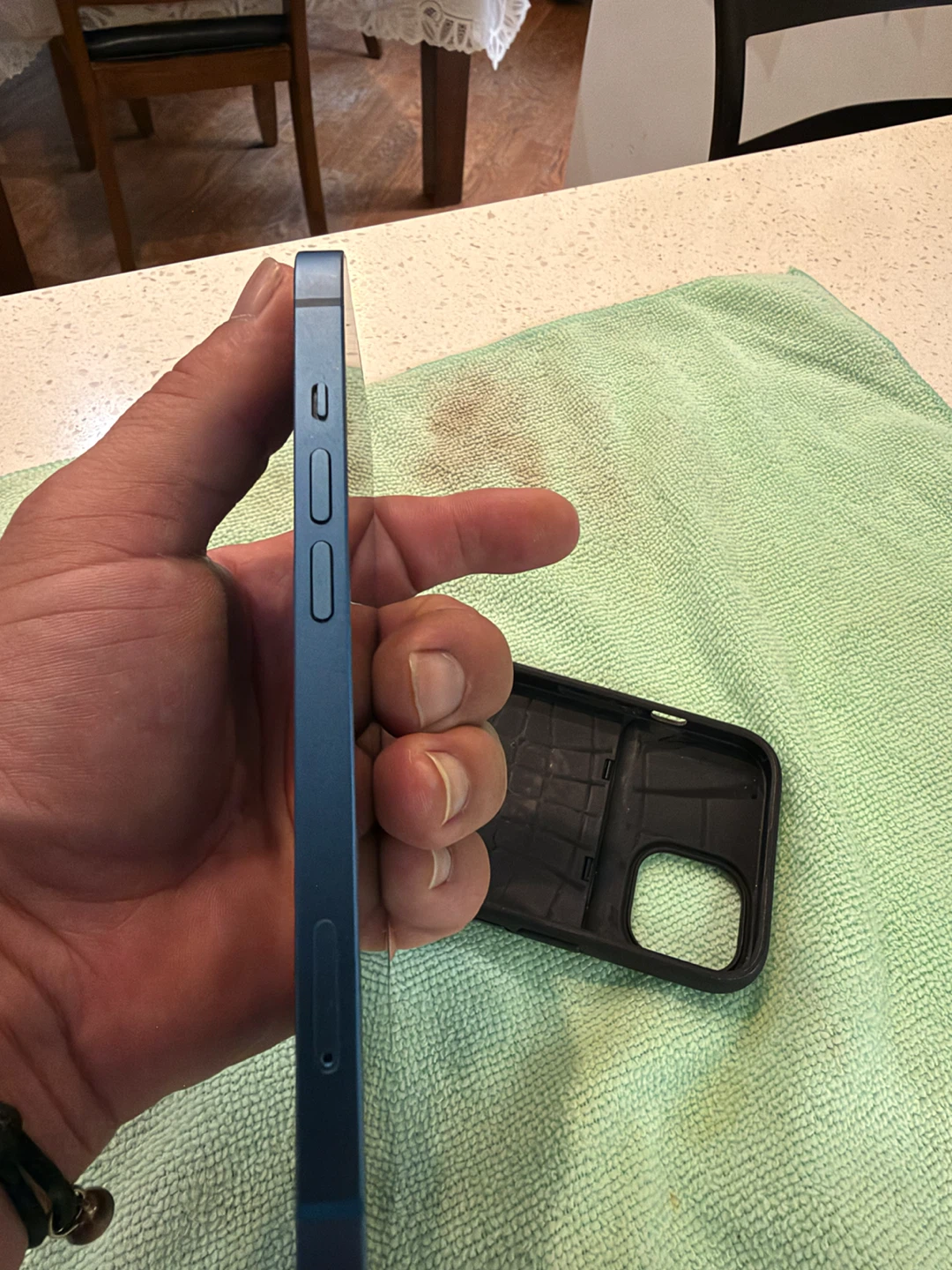 Blue iPhone 13 - photo 2