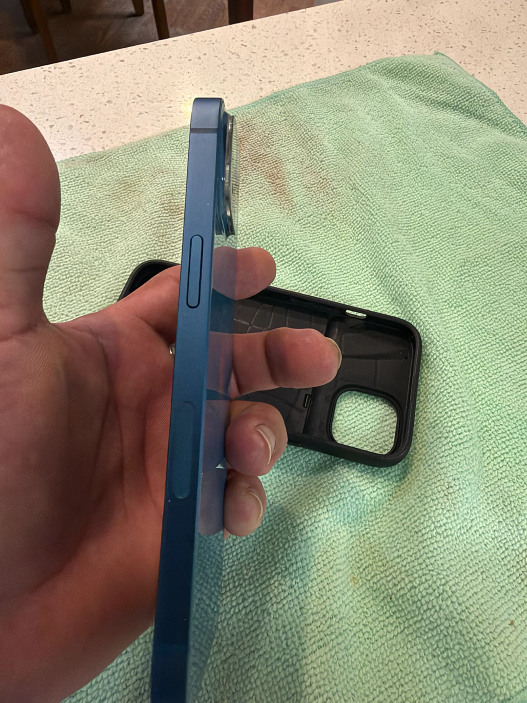 Blue iPhone 13 - photo 4