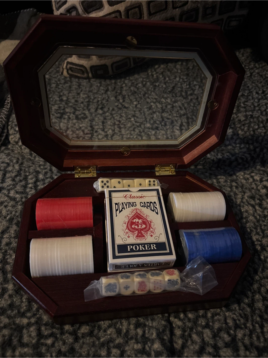 Classic Poker Set in Wooden Case