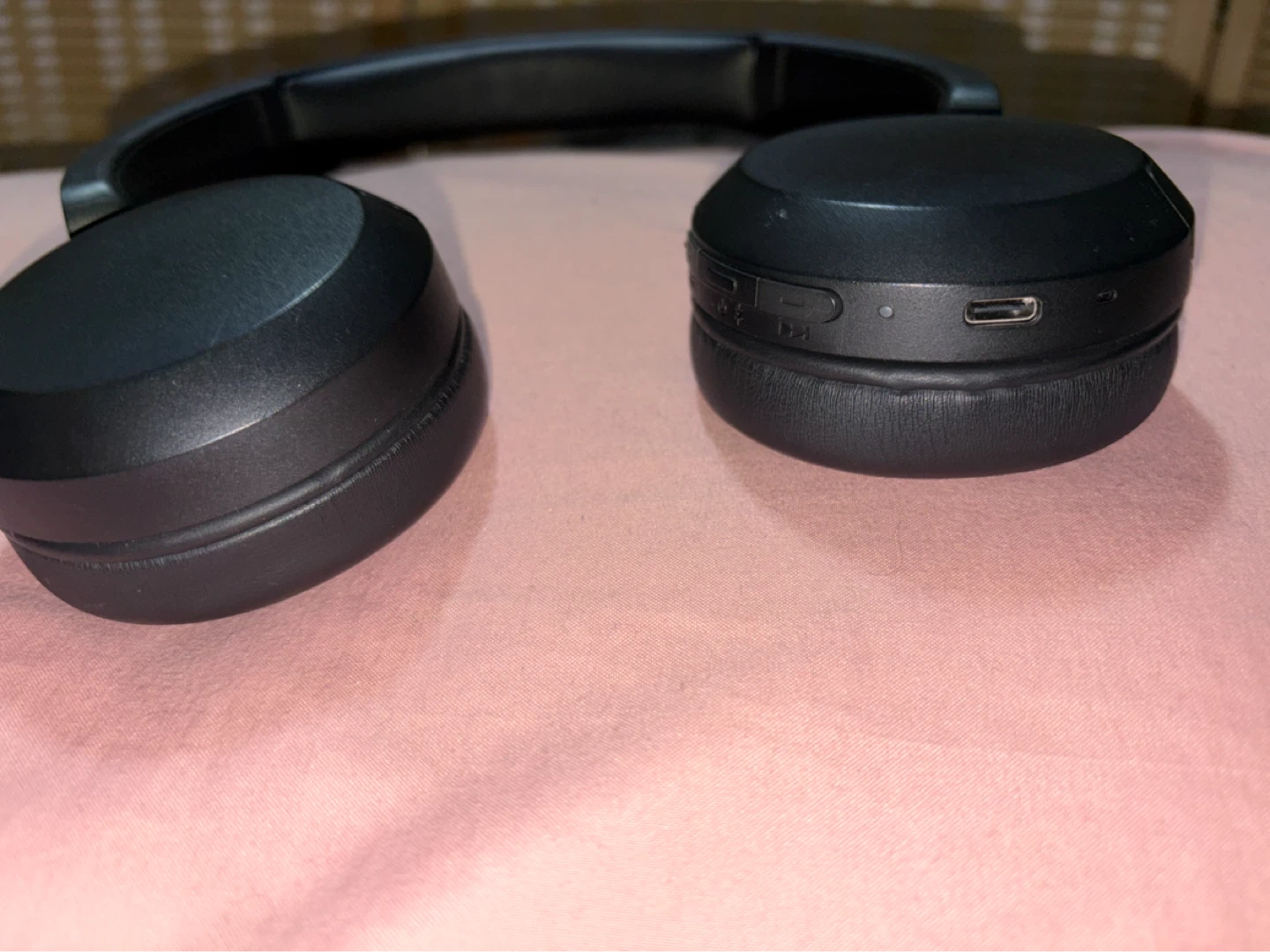 Black Sony Bluetooth Headphones - photo 4