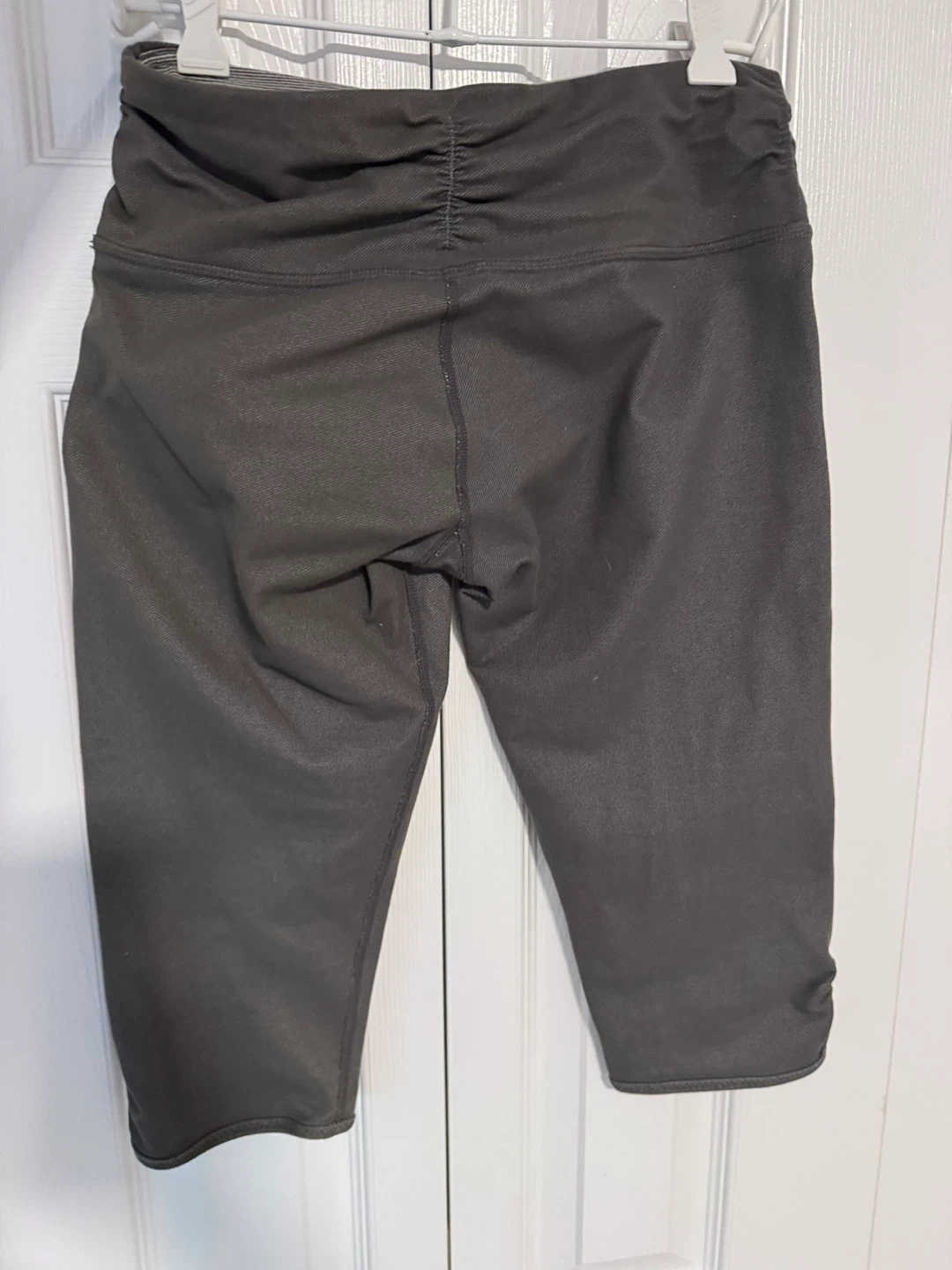Lululemon Athletica Capris Grey Size 6 - photo 2