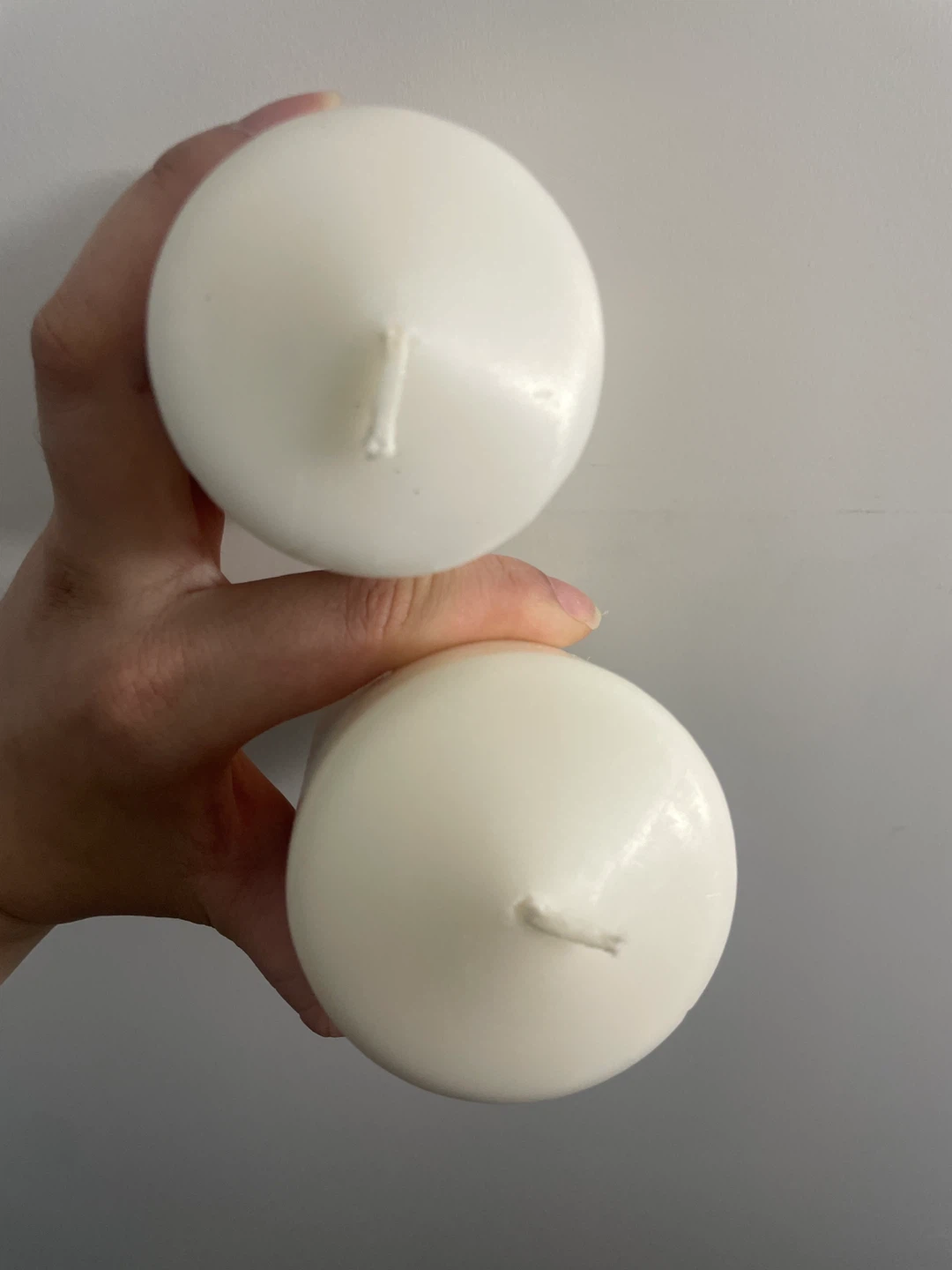 Two white pillar candles - photo 2