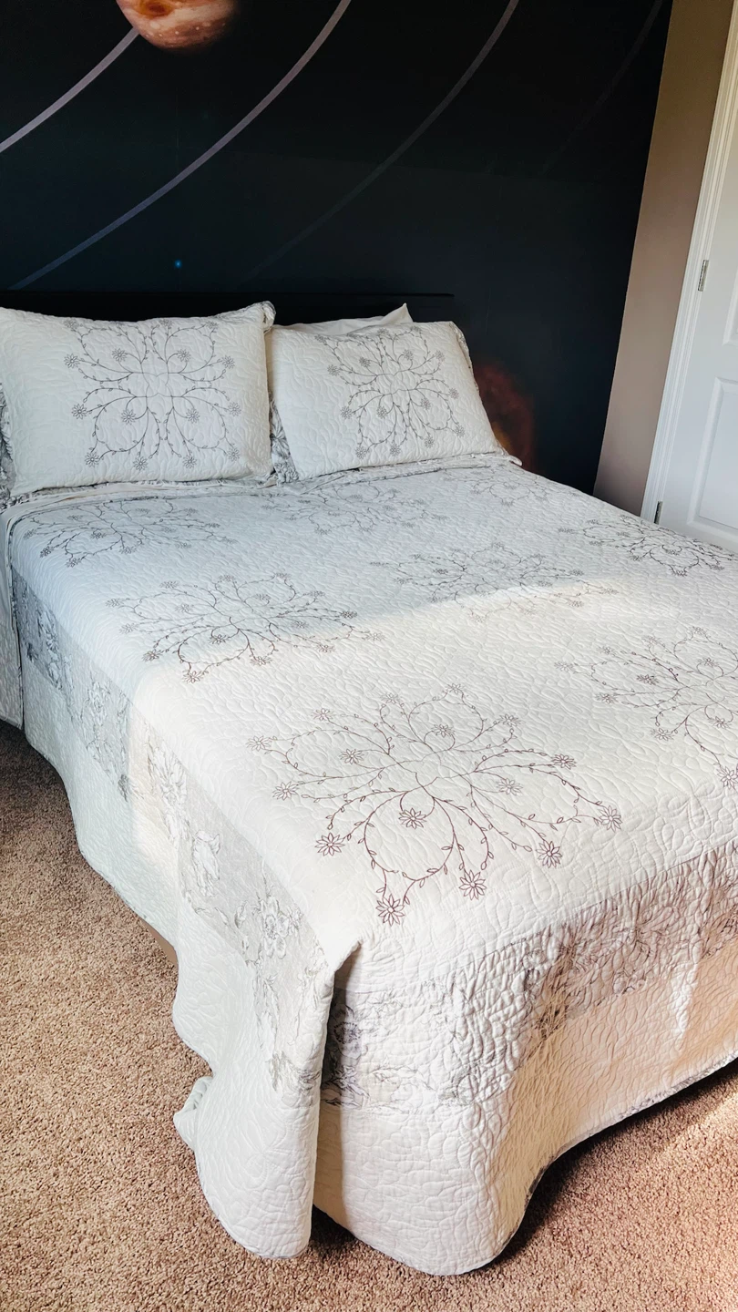 Full size bed & accessories