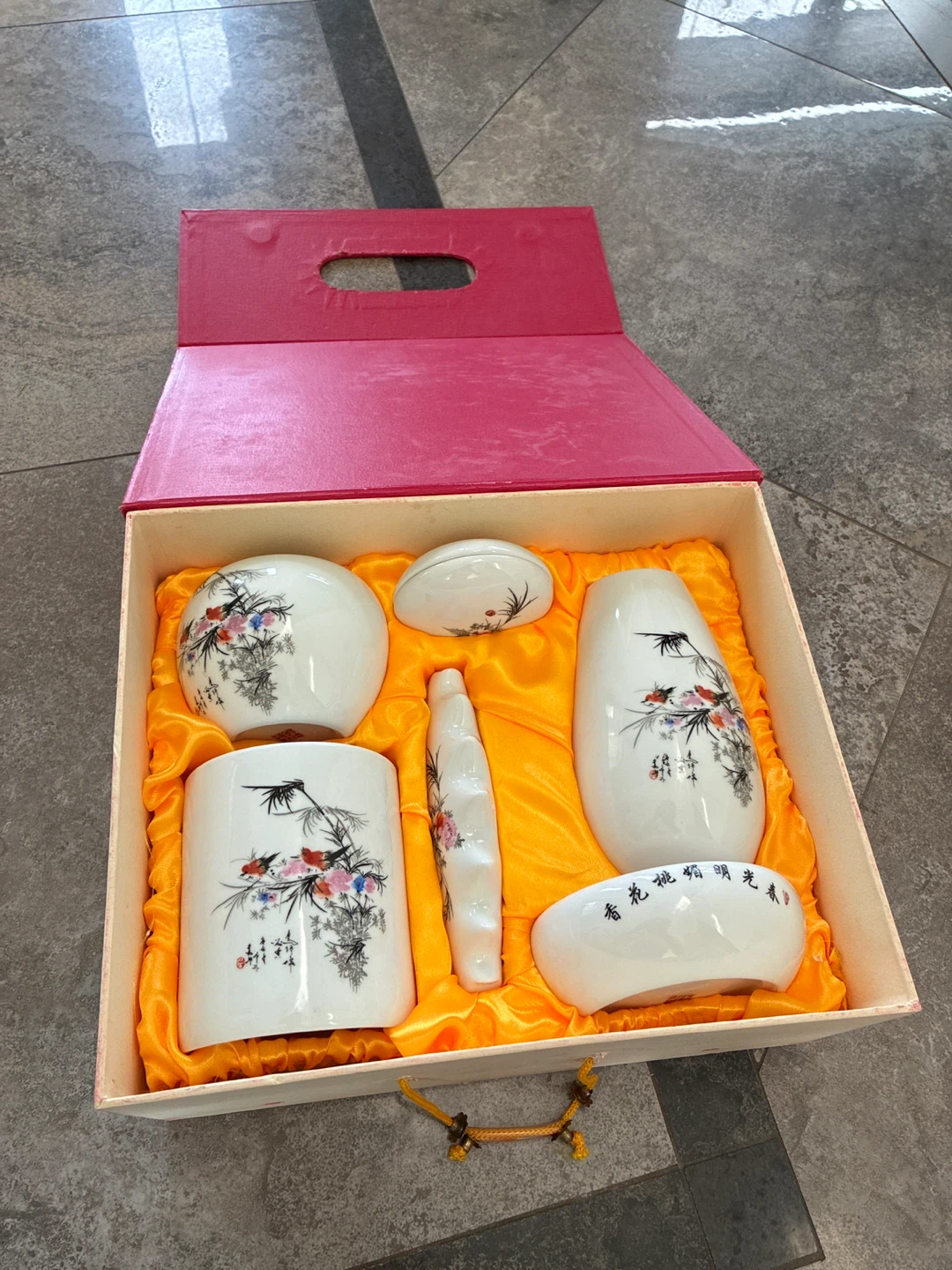 Decorative Ceramic Set