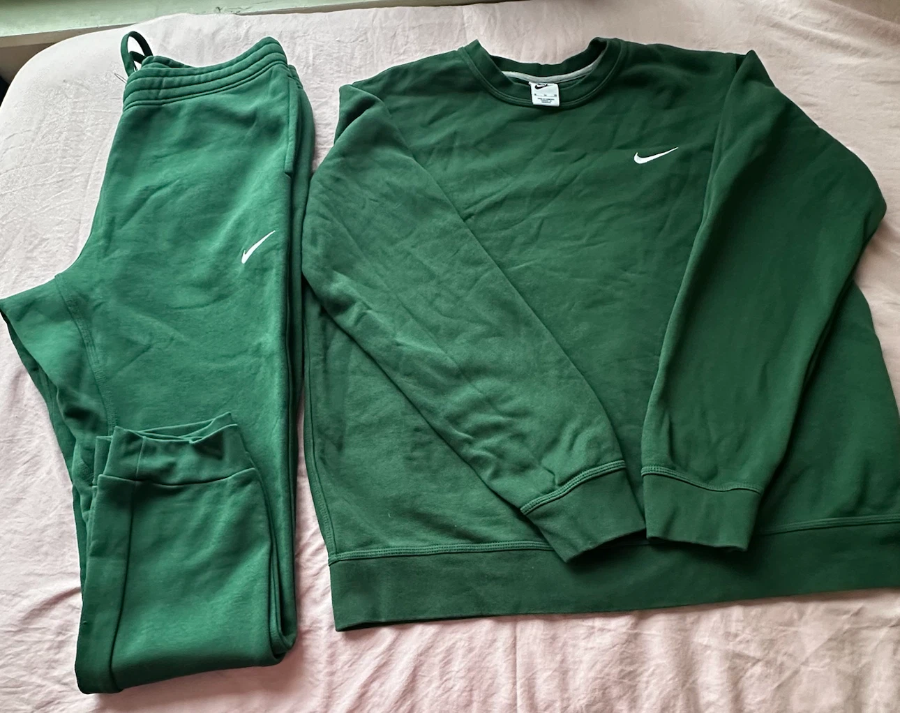Nike Green Sweatshirt and Jogger Set