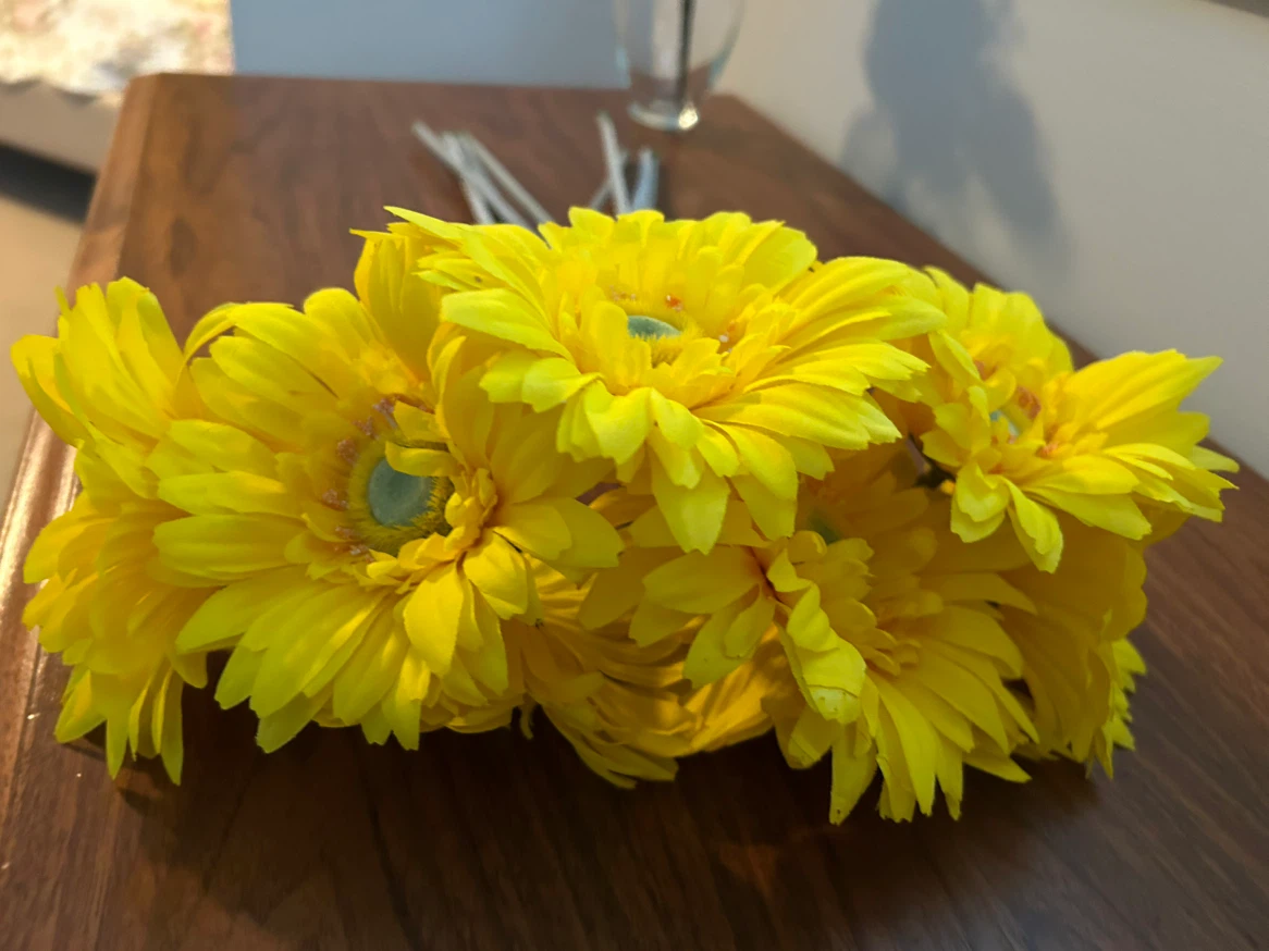VINTAGE VASE WITH ARTIFICIAL FLOWERS (READ LISTING) - photo 3