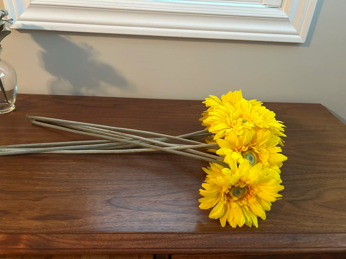 VINTAGE VASE WITH ARTIFICIAL FLOWERS (READ LISTING) - photo 4