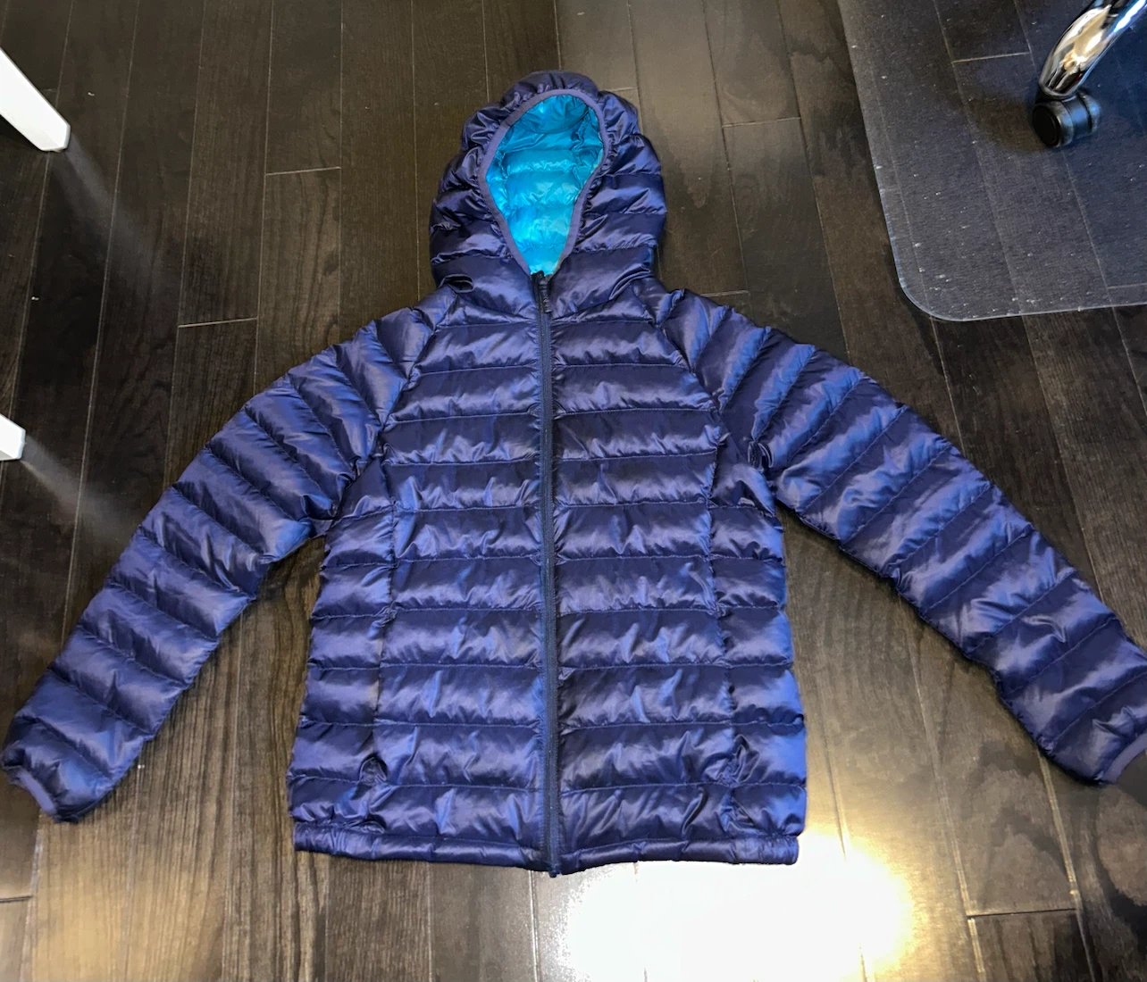 Lativ Airy Down hooded jacket navy blue